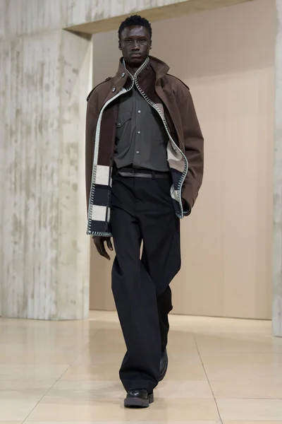 Look 17